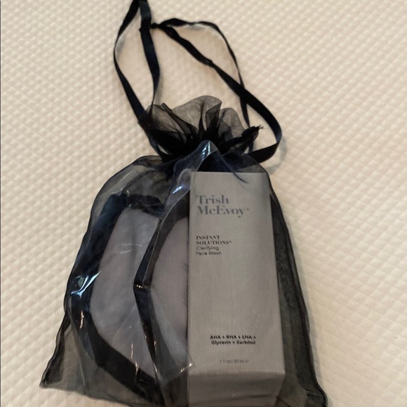 Trish McEvoy Instant Solutions Clarifying Face Wash 1 oz. Sample Makeup Eraser - Picture 1 of 9